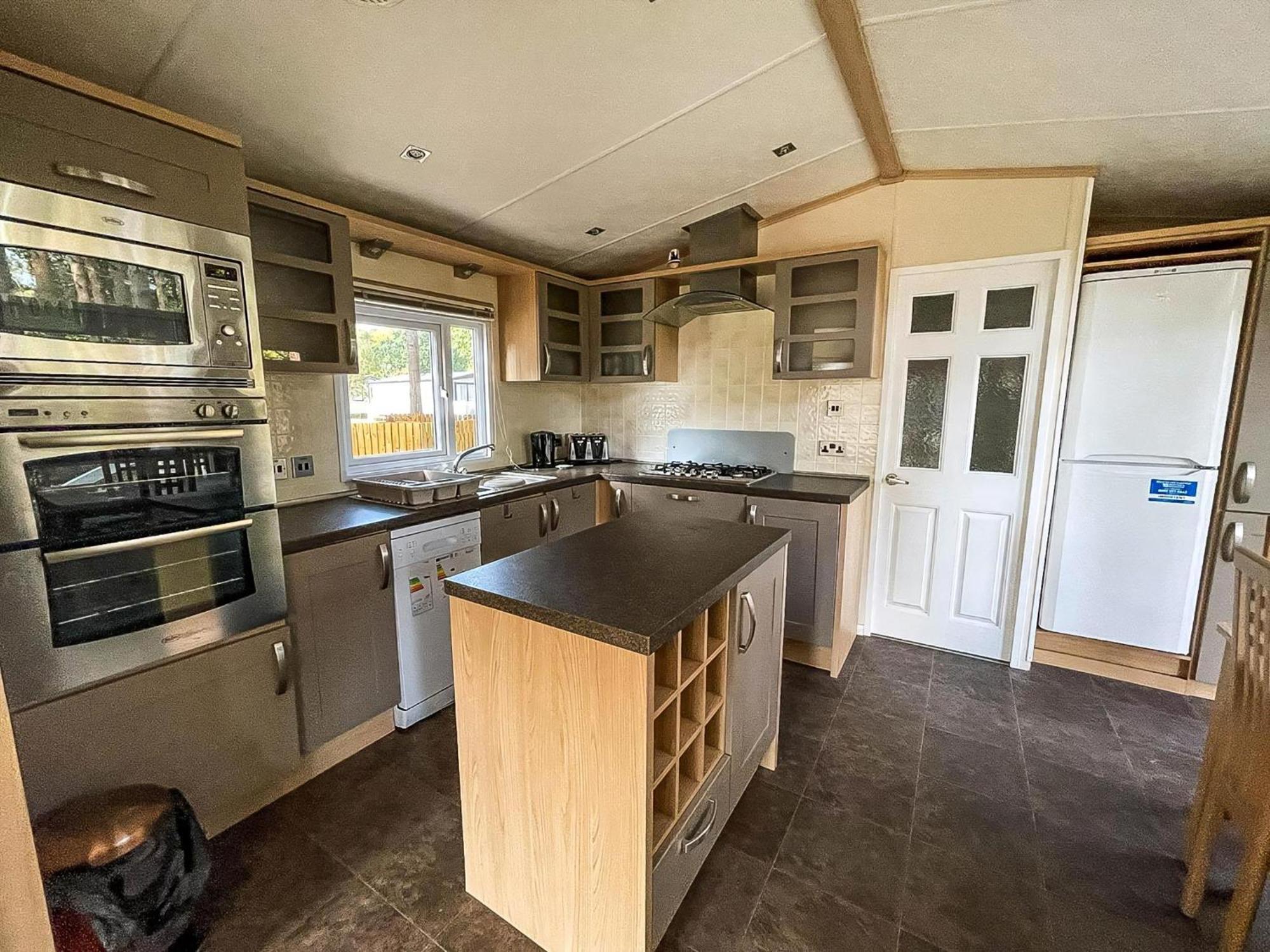 8 Berth Caravan For Hire At Wild Duck In Norfolk Ref 11269mc *