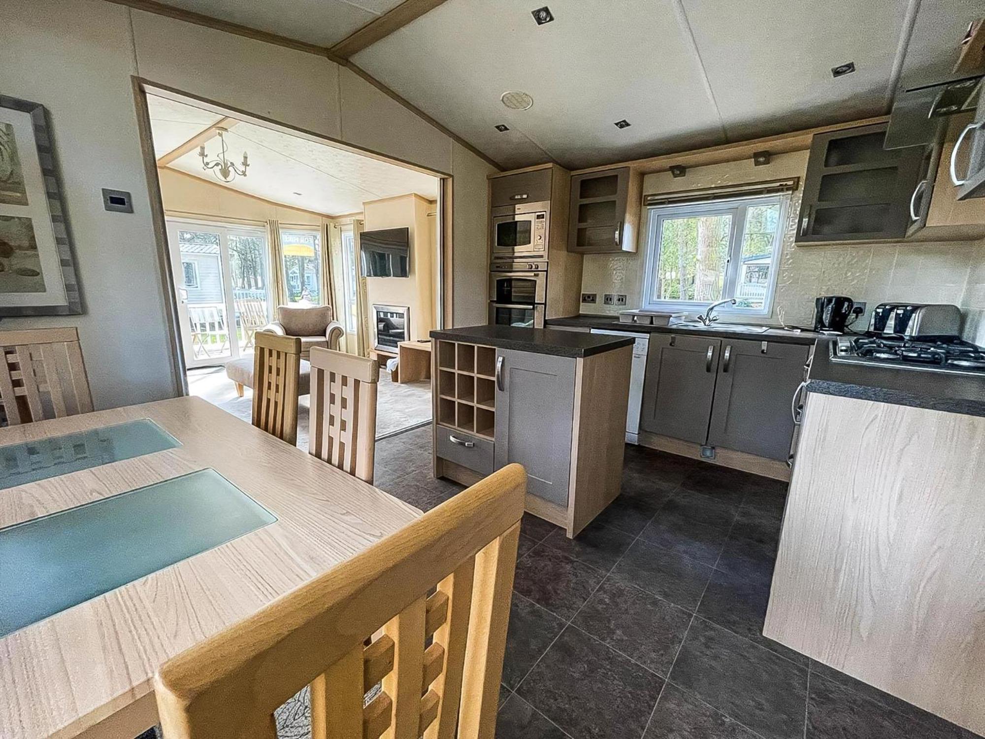 Campsite 8 Berth Caravan For Hire At Wild Duck In Norfolk Ref 11269mc *
