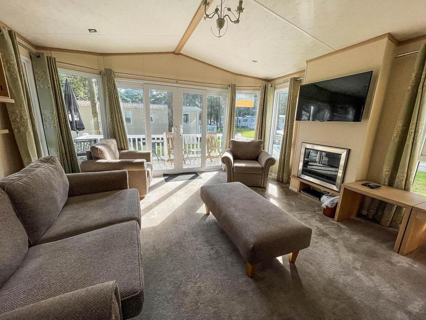 8 Berth Caravan For Hire At Wild Duck In Norfolk Ref 11269mc *